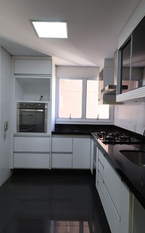 Apartamento para alugar com 126m², 3 quartos e 3 vagas Apartamento para alugar com 126m², 3 quartos e 3 vagasCozinha