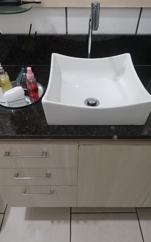 Casa à venda com 172m², 4 quartos e 4 vagasBanheiro 2