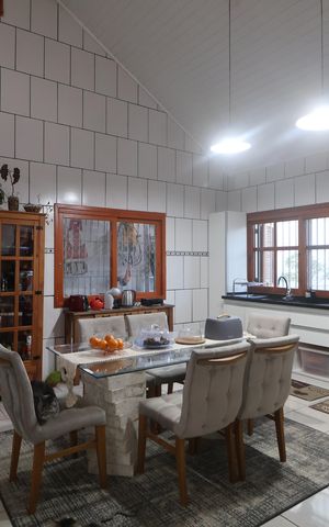 Casa à venda com 172m², 4 quartos e 4 vagasCozinha