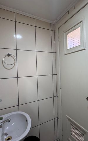Apartamento à venda com 98m², 2 quartos e sem vaga Apartamento à venda com 98m², 2 quartos e sem vagaBanheiro de Serviço