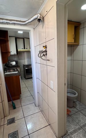 Apartamento à venda com 98m², 2 quartos e sem vaga Apartamento à venda com 98m², 2 quartos e sem vagaBanheiro de Serviço