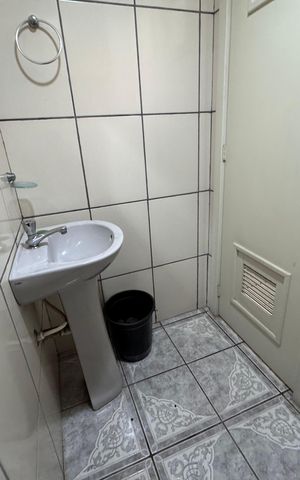 Apartamento à venda com 98m², 2 quartos e sem vaga Apartamento à venda com 98m², 2 quartos e sem vagaBanheiro de Serviço
