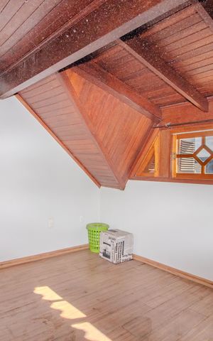 Casa de condomínio à venda com 185m², 2 quartos e 3 vagas Casa de condomínio à venda com 185m², 2 quartos e 3 vagasSótão