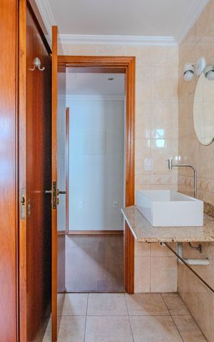 Casa de condomínio à venda com 185m², 2 quartos e 3 vagas Casa de condomínio à venda com 185m², 2 quartos e 3 vagasBanheiro da Suíte 2