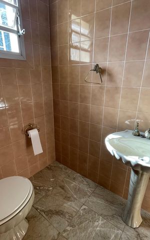 Casa para alugar com 890m², 2 quartos e NaN vagas Casa para alugar com 890m², 2 quartos e NaN vagasBanheiro de Serviço