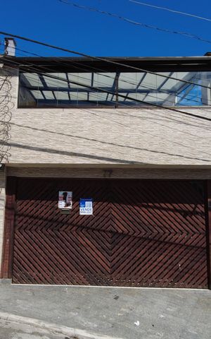 Casa à venda com 108m², 3 quartos e 2 vagasFachada