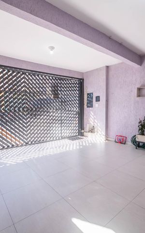 Casa à venda com 108m², 3 quartos e 2 vagasÁrea Externa