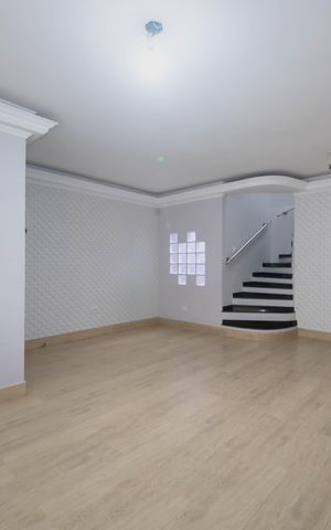 Casa à venda com 108m², 3 quartos e 2 vagasSala