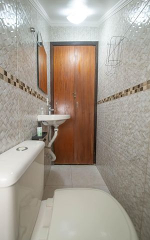 Casa à venda com 108m², 3 quartos e 2 vagasLavabo