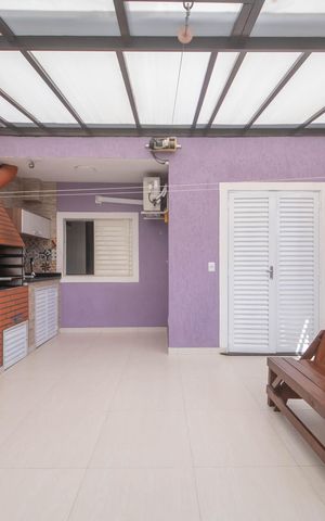 Casa à venda com 108m², 3 quartos e 2 vagasÁrea Externa