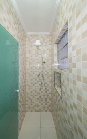 Casa à venda com 108m², 3 quartos e 2 vagasBanheiro
