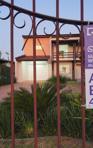 Casa à venda com 300m², 5 quartos e 2 vagasPlaca