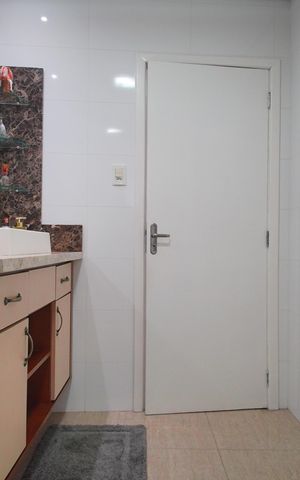 Casa à venda com 300m², 5 quartos e 2 vagasBanheiro da Suíte 2