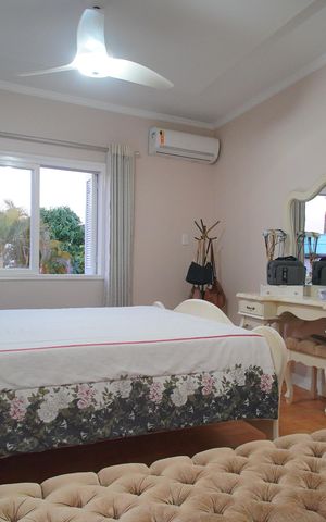 Casa à venda com 300m², 5 quartos e 2 vagasSuíte 1