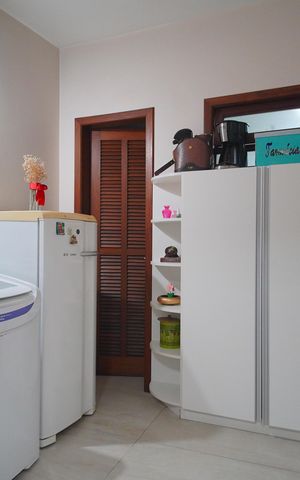 Casa à venda com 300m², 5 quartos e 2 vagasÁrea de Serviço