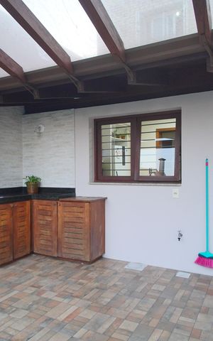 Casa à venda com 300m², 5 quartos e 2 vagasChurrasqueira