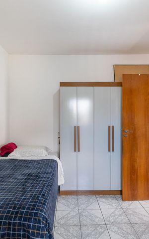 Casa à venda com 242m², 7 quartos e 4 vagas Casa à venda com 242m², 7 quartos e 4 vagasQuarto 1 casa 1