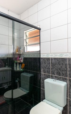 Casa à venda com 242m², 7 quartos e 4 vagas Casa à venda com 242m², 7 quartos e 4 vagasBanheiro casa 1