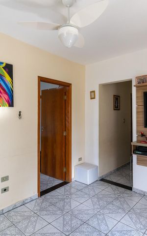 Casa à venda com 242m², 7 quartos e 4 vagas Casa à venda com 242m², 7 quartos e 4 vagasSala casa 1