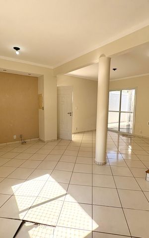 Casa de condomínio à venda com 102m², 3 quartos e 2 vagas Casa de condomínio à venda com 102m², 3 quartos e 2 vagasSala