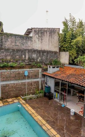 Casa à venda com 308m², 3 quartos e 2 vagas Casa à venda com 308m², 3 quartos e 2 vagasPiscina