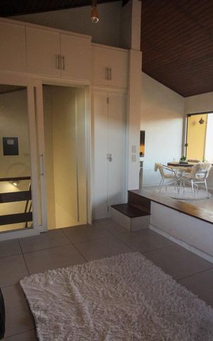 Casa de condomínio à venda com 142m², 3 quartos e 2 vagas Casa de condomínio à venda com 142m², 3 quartos e 2 vagasHall