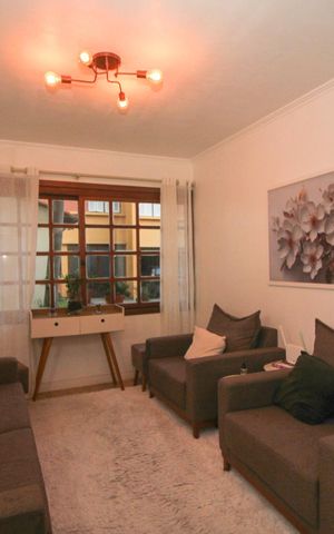 Casa de condomínio à venda com 142m², 3 quartos e 2 vagas Casa de condomínio à venda com 142m², 3 quartos e 2 vagasSala 1