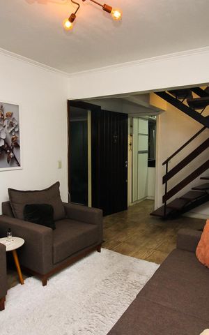 Casa de condomínio à venda com 142m², 3 quartos e 2 vagas Casa de condomínio à venda com 142m², 3 quartos e 2 vagasSala 1