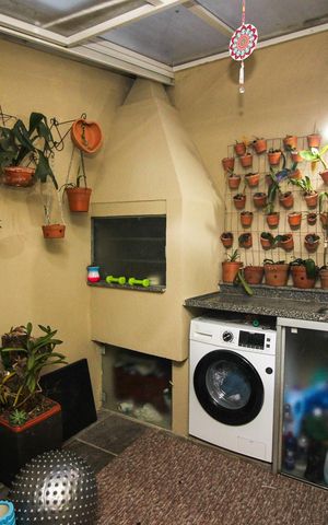 Casa de condomínio à venda com 142m², 3 quartos e 2 vagas Casa de condomínio à venda com 142m², 3 quartos e 2 vagasÁrea de Serviço