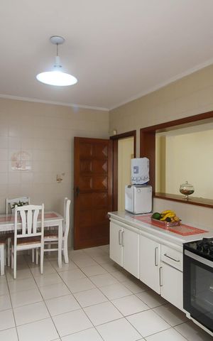 Casa à venda com 150m², 4 quartos e 4 vagas Casa à venda com 150m², 4 quartos e 4 vagasCozinha