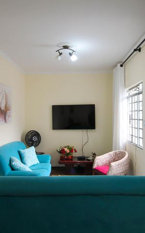 Casa à venda com 150m², 4 quartos e 4 vagas Casa à venda com 150m², 4 quartos e 4 vagasSala