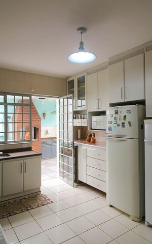Casa à venda com 150m², 4 quartos e 4 vagas Casa à venda com 150m², 4 quartos e 4 vagasCozinha