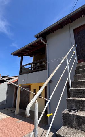 Casa à venda com 300m², 2 quartos e 2 vagas Casa à venda com 300m², 2 quartos e 2 vagasÁrea comum