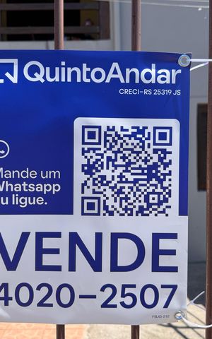 Casa à venda com 300m², 2 quartos e 2 vagas Casa à venda com 300m², 2 quartos e 2 vagasPlaquinha