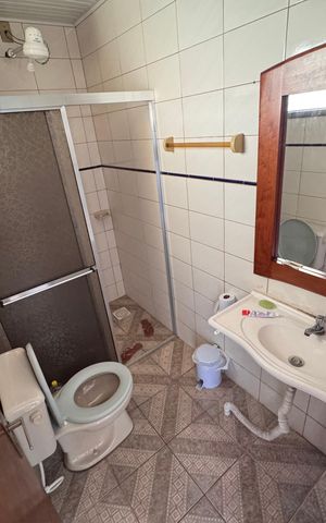 Casa à venda com 300m², 2 quartos e 2 vagas Casa à venda com 300m², 2 quartos e 2 vagasBanheiro Social