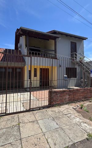 Casa à venda com 300m², 2 quartos e 2 vagas Casa à venda com 300m², 2 quartos e 2 vagasFachada