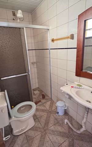 Casa à venda com 300m², 2 quartos e 2 vagas Casa à venda com 300m², 2 quartos e 2 vagasBanheiro Social