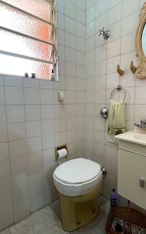Casa à venda com 158m², 3 quartos e 2 vagas Casa à venda com 158m², 3 quartos e 2 vagasBanheiro 2