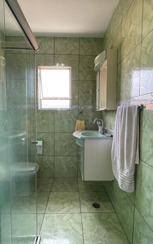 Casa à venda com 158m², 3 quartos e 2 vagas Casa à venda com 158m², 3 quartos e 2 vagasBanheiro 1