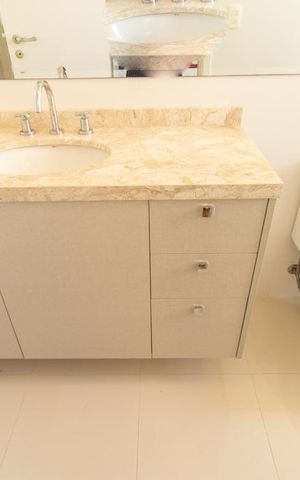 Apartamento para alugar com 189m², 4 quartos e 3 vagas Apartamento para alugar com 189m², 4 quartos e 3 vagasBanheiro da Suíte 1