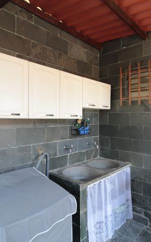 Casa à venda com 351m², 2 quartos e 1 vagaÁrea de Serviço