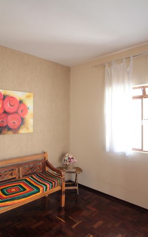 Casa à venda com 351m², 2 quartos e 1 vagaSala