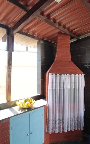 Casa à venda com 351m², 2 quartos e 1 vagaÁrea de Serviço