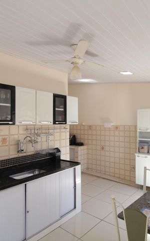 Casa à venda com 351m², 2 quartos e 1 vagaCozinha
