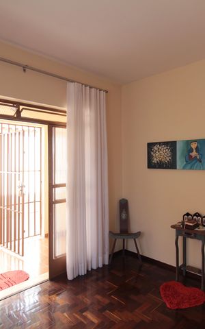 Casa à venda com 351m², 2 quartos e 1 vagaSala