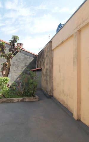 Casa à venda com 351m², 2 quartos e 1 vagaQuintal