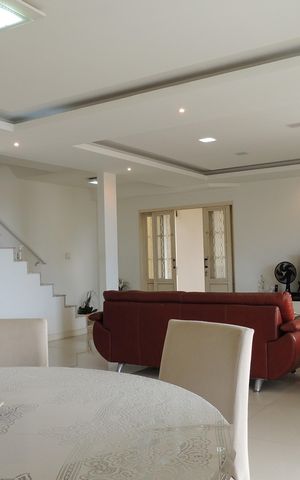 Casa de condomínio à venda com 900m², 5 quartos e 2 vagasSala