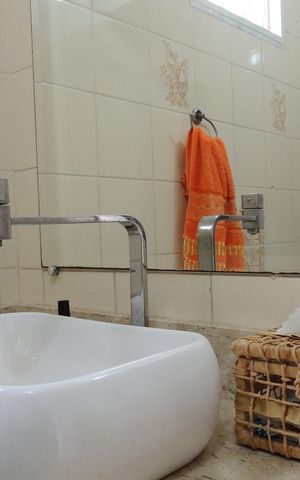 Casa de condomínio à venda com 900m², 5 quartos e 2 vagasBanheiro 1