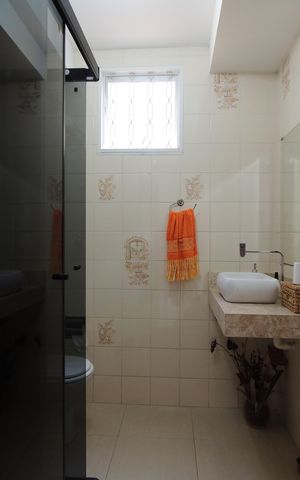 Casa de condomínio à venda com 900m², 5 quartos e 2 vagasBanheiro 1