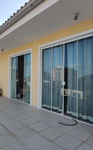 Casa de condomínio à venda com 900m², 5 quartos e 2 vagas Casa de condomínio à venda com 900m², 5 quartos e 2 vagasVaranda dos Quartos